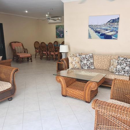 Butterfly Garden Boutique Residences By Frasier, A Lifestyle Destination Apt And Villas 1 To 3 Bedroom Units, 2 Full Bathrooms, Rain Shower, Spa Bath, Complete Kitchen, Staff 24-7,Fast Fiber Optic Wifi, 55" Smart Tv'S, Free Bbq, Паттая Екстер'єр фото