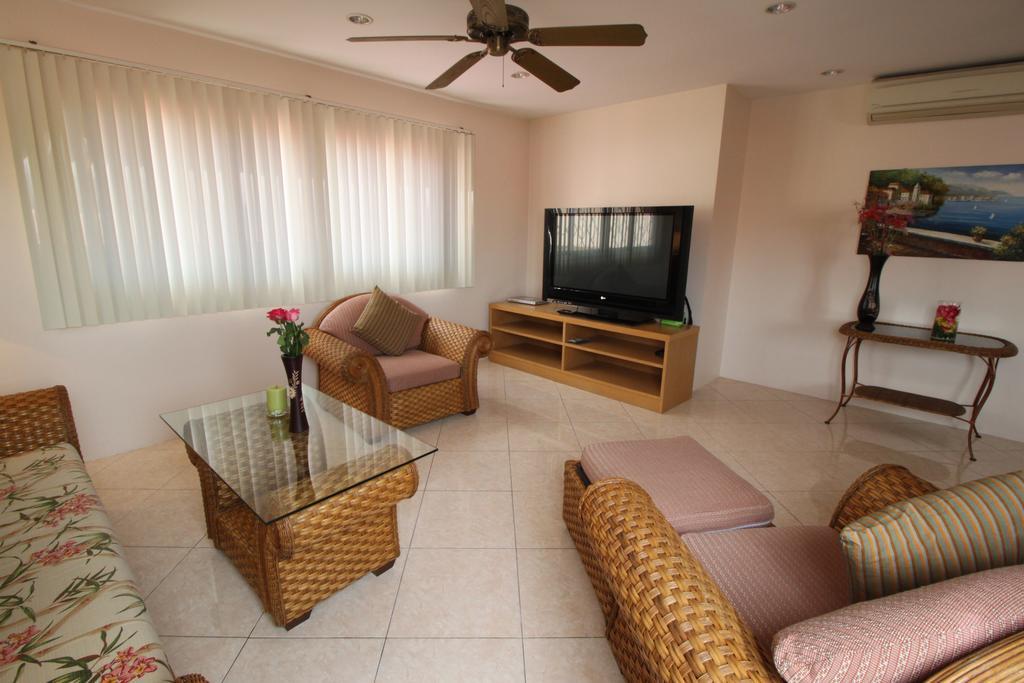 Butterfly Garden Boutique Residences By Frasier, A Lifestyle Destination Apt And Villas 1 To 3 Bedroom Units, 2 Full Bathrooms, Rain Shower, Spa Bath, Complete Kitchen, Staff 24-7,Fast Fiber Optic Wifi, 55" Smart Tv'S, Free Bbq, Паттая Екстер'єр фото
